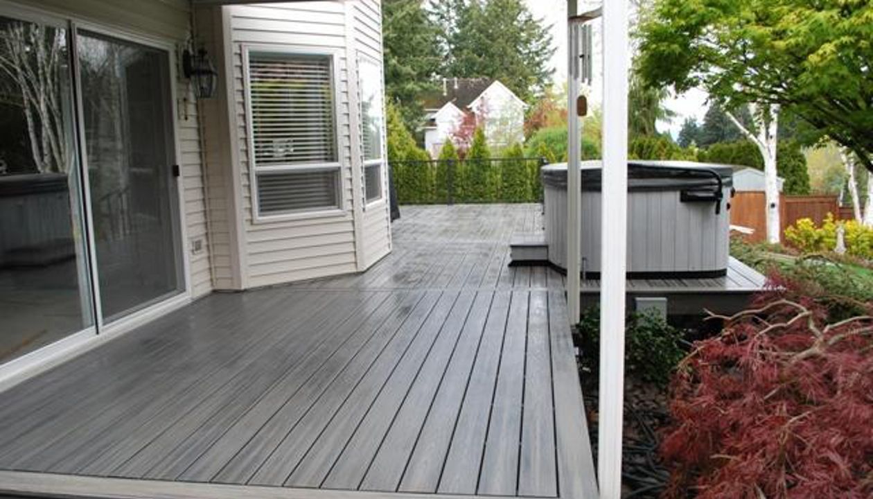 Tigard, OR Trex Transcend Island Mist decking and railing