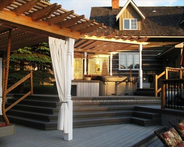 Large deck made with Clam Shell TREX Deck Enhance, built in:  Aurora, King City, Oak Ridges, Richmond Hill, Newmarket, Toronto, Mississauga, Mount Albert, Vaughan, Bradford, Stouffville