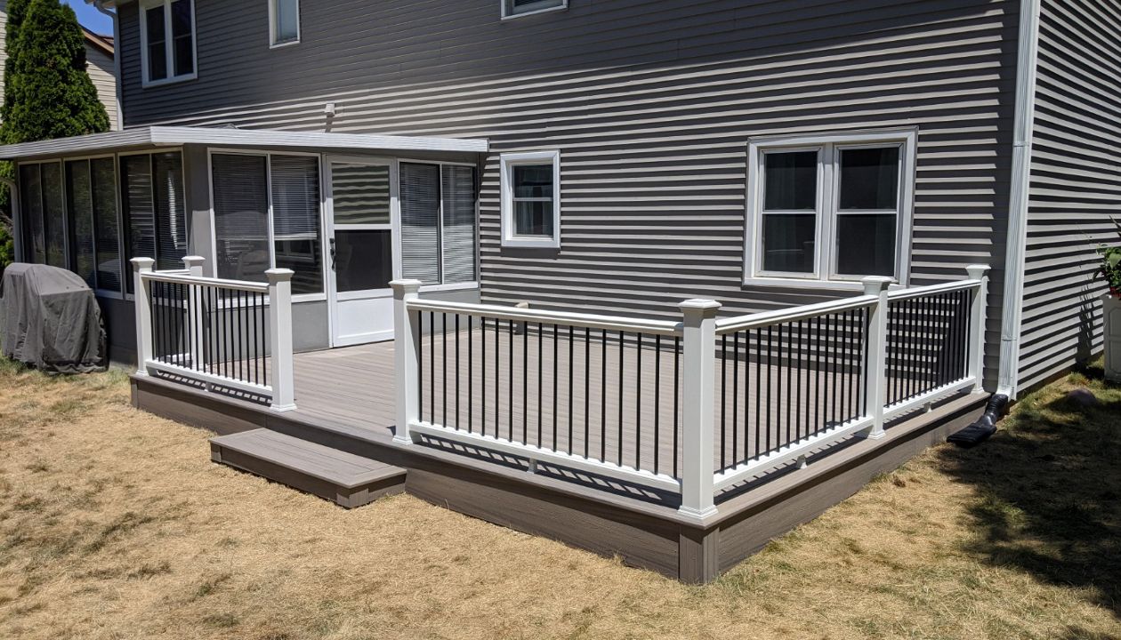 Rocky Harbor deck with Transcend Rail