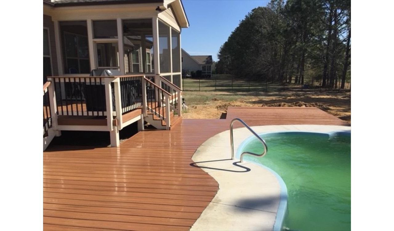 Trex Transcend Spiced Rum pool deck in Raleigh, NC