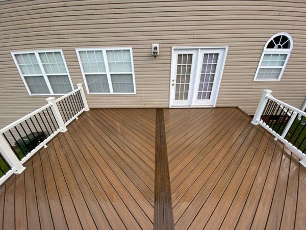 Trex Toasted Sand and Spiced Rum with Trex White Select Railing