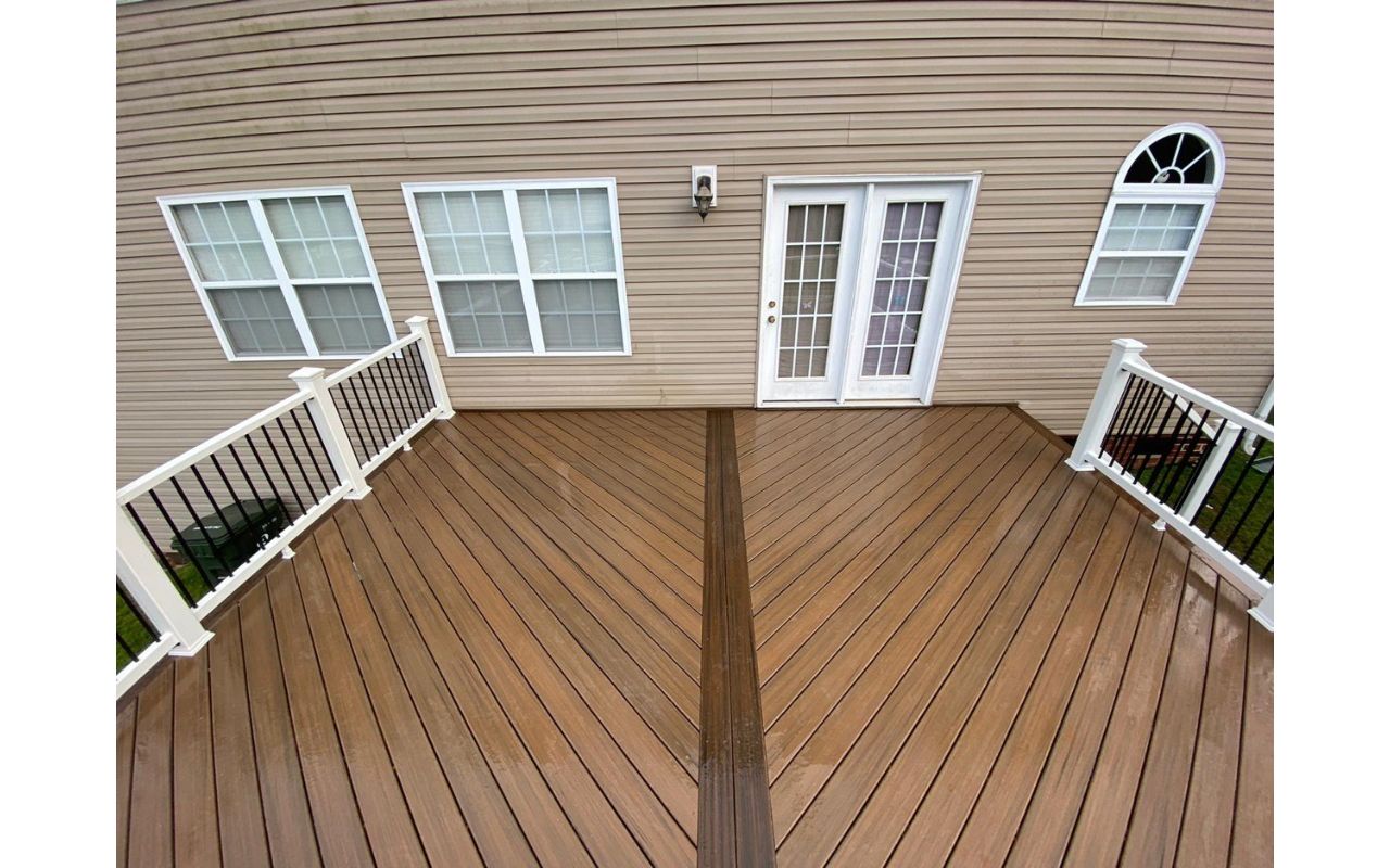 Trex Toasted Sand and Spiced Rum with Trex White Select Railing