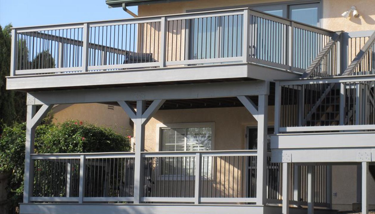 Trex deck in Transcend Tropical Island Mist