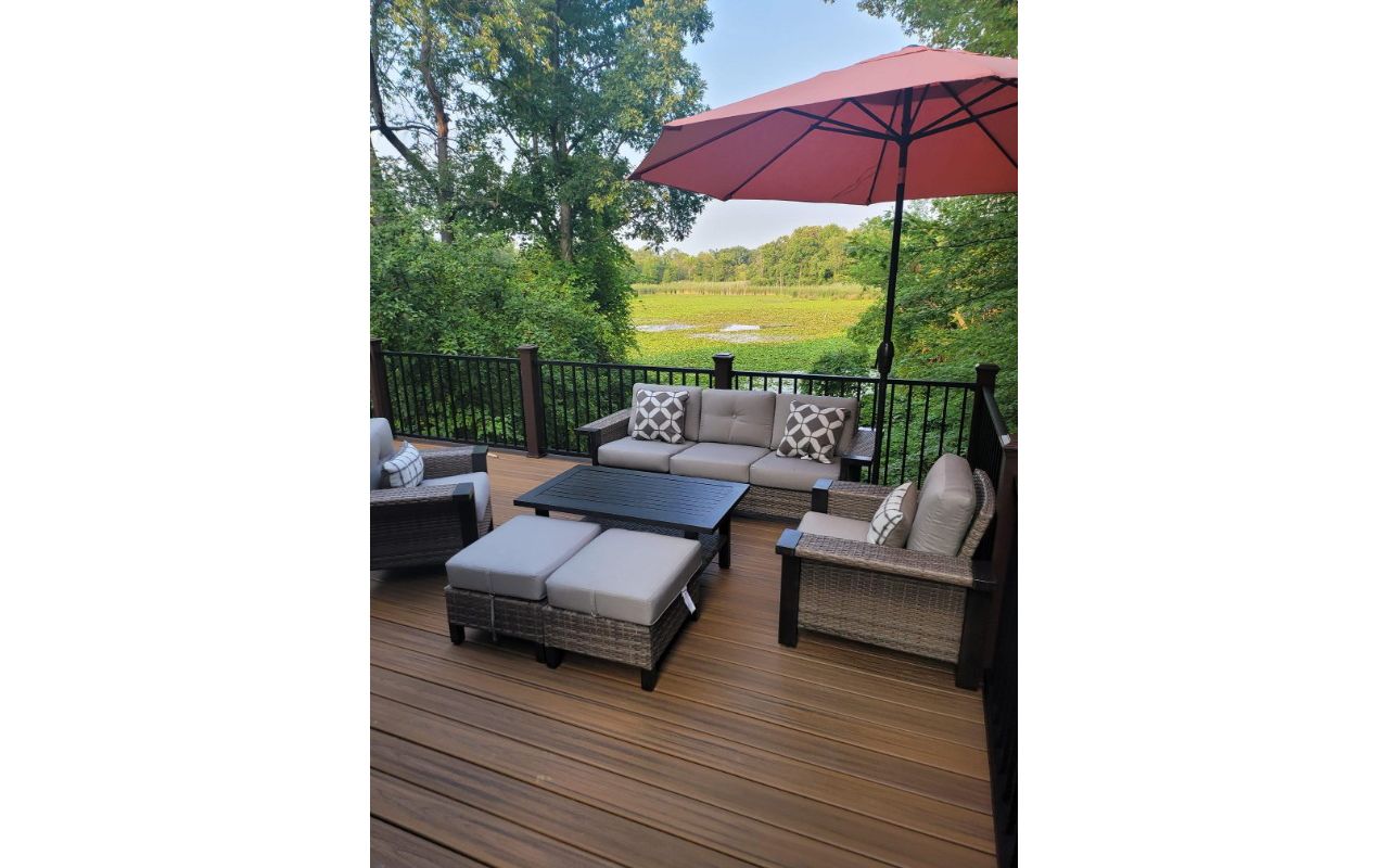 Havana Gold decking with Vintage Lantern border and fascia. Signature black rail with Vintage Lantern posts. West Bloomfield, Michigan