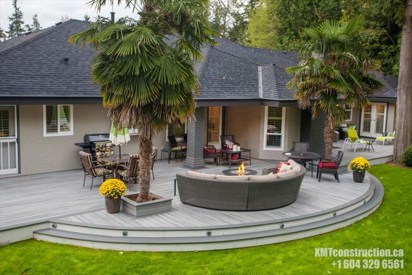 Trex Curved Island Mist Deck with Clam Shell Border