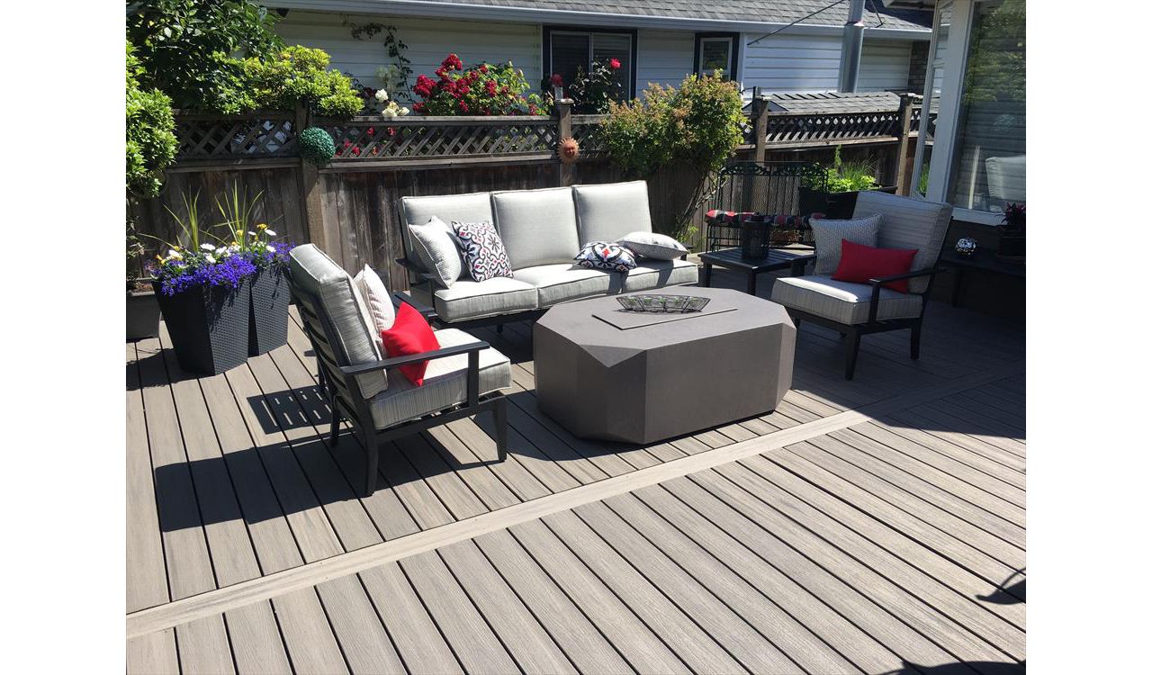 another grey Trex patio