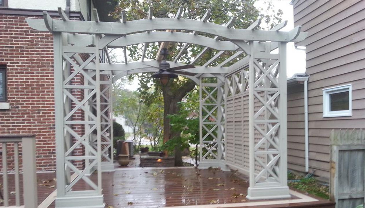 Trex Transcend Tree House, Rope Swing accent, Spiced Rum Trex fascia