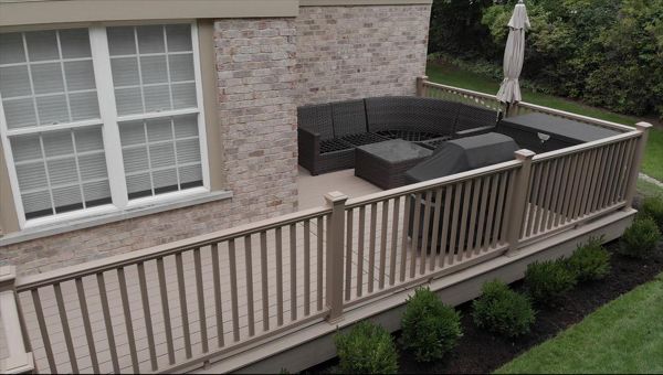 Transcend Decking in Rope Swing with Transcend Rope Swing Handrail