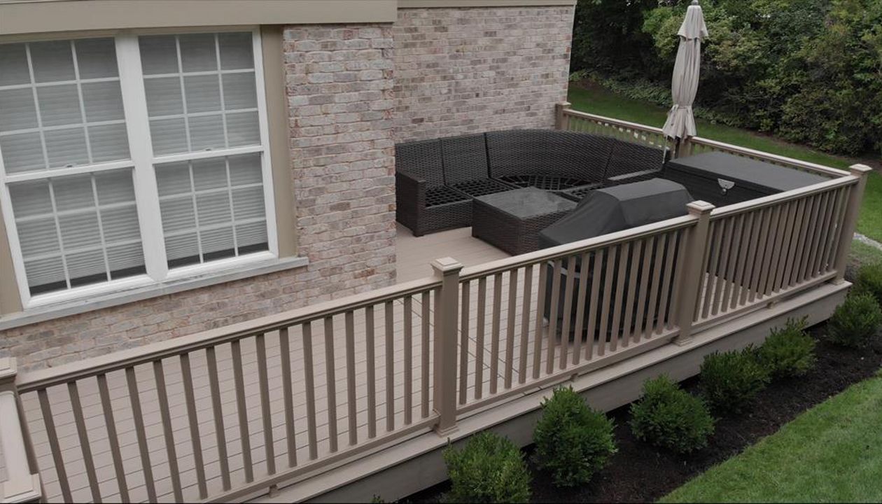 Transcend Decking in Rope Swing with Transcend Rope Swing Handrail