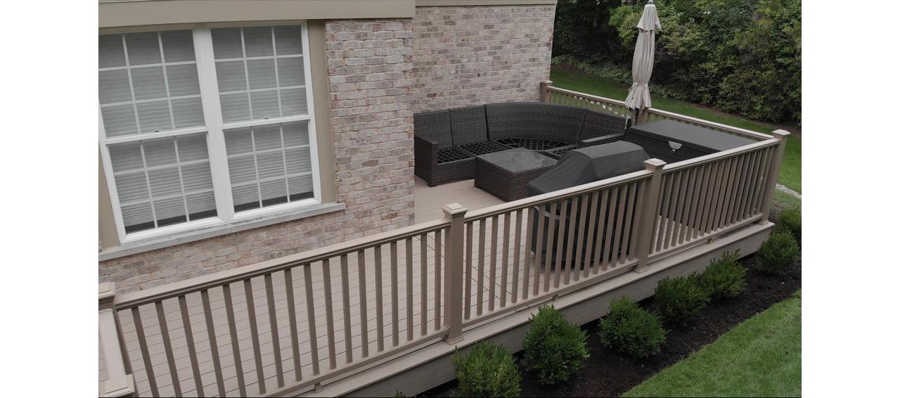 Transcend Decking in Rope Swing with Transcend Rope Swing Handrail