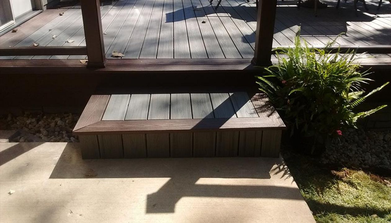 Special border on deck and stairs in Island Lake, IL