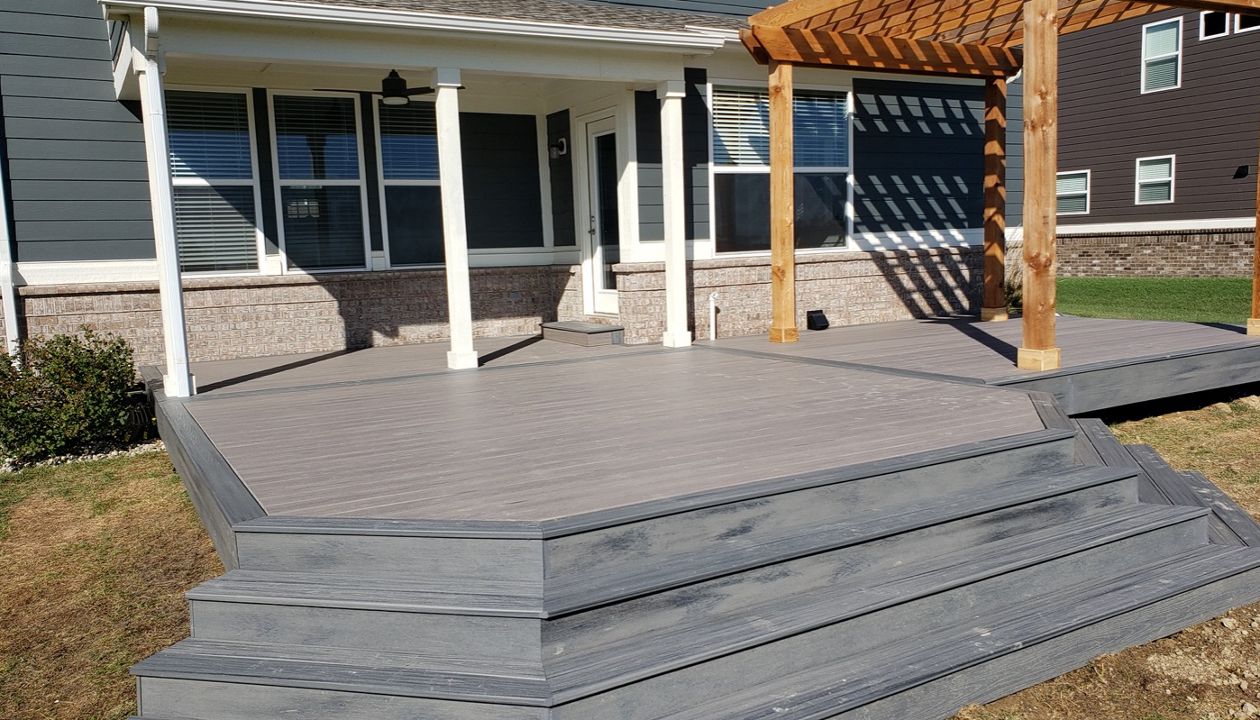 Trex Enhance Rocky Harbor w/ Island Mist border