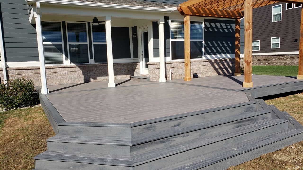 Trex Enhance Rocky Harbor w/ Island Mist border
