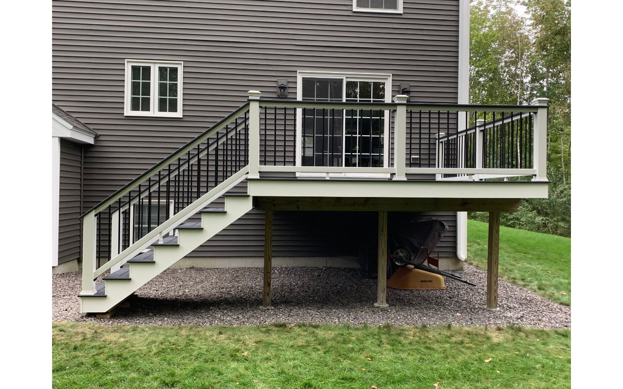 Winchester Grey decking, Select rail w/Winchester gray cocktail rail top.