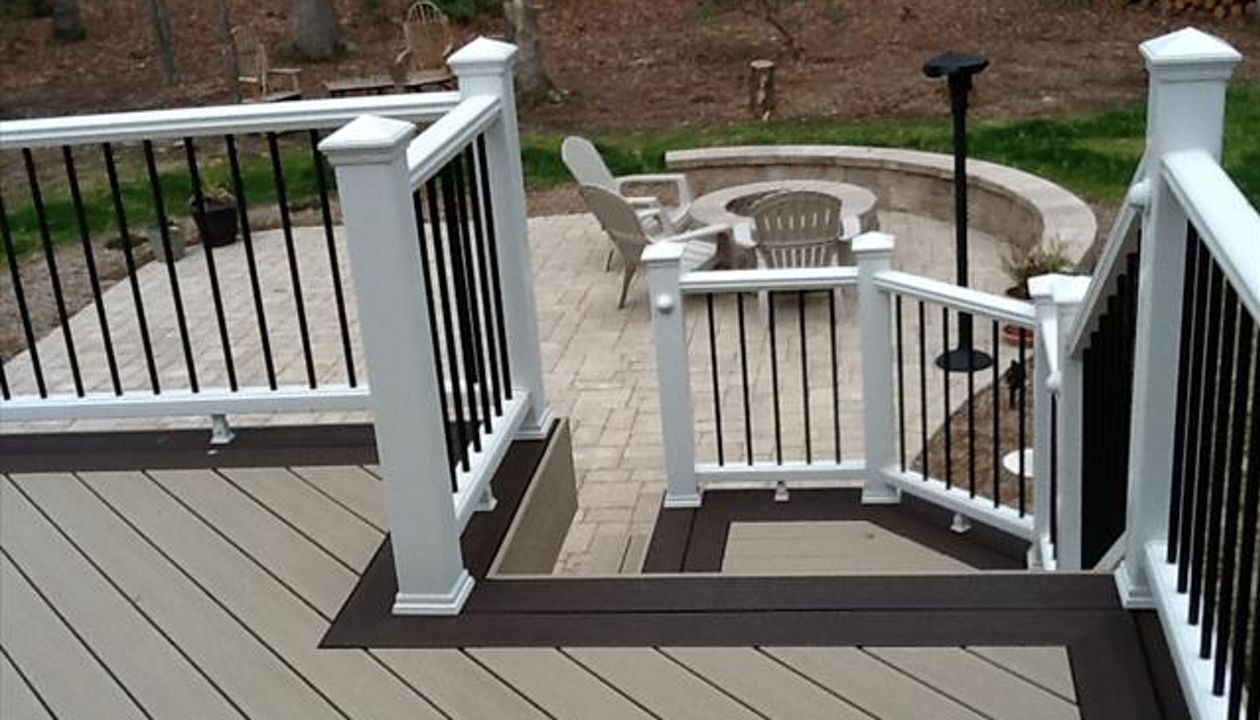 Rope Swing color decking with Vintage Lantern picture frame