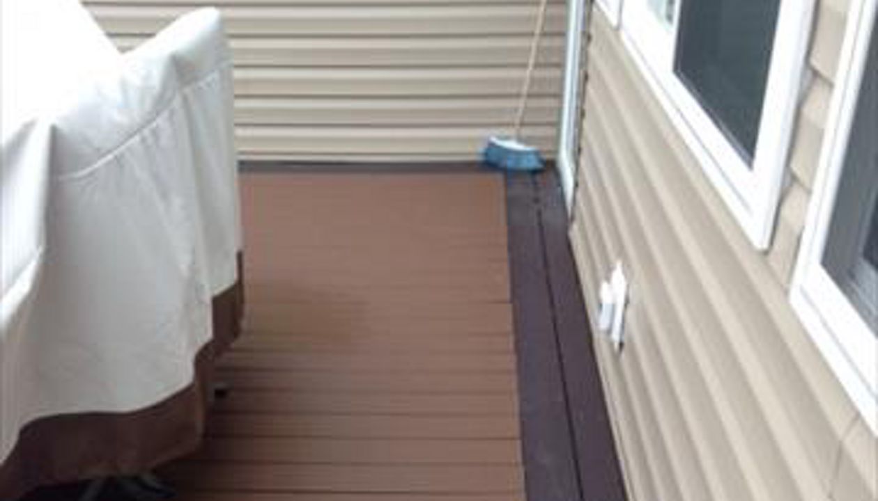 Trex Select Saddle picture framed with Woodland Brown