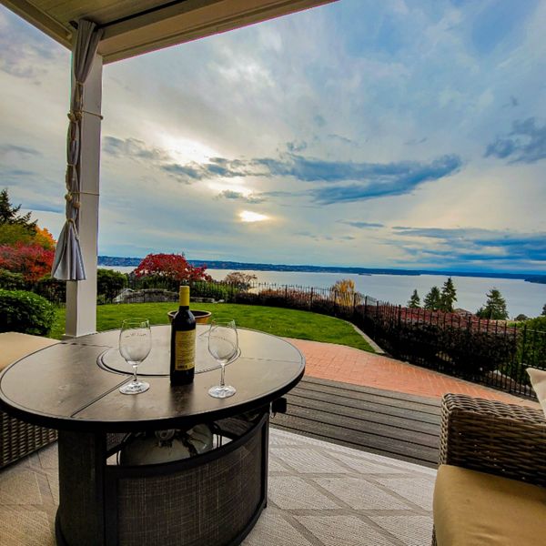 Trex Coastal Bluff, Handmade Top Railing, Crows Nest top Deck