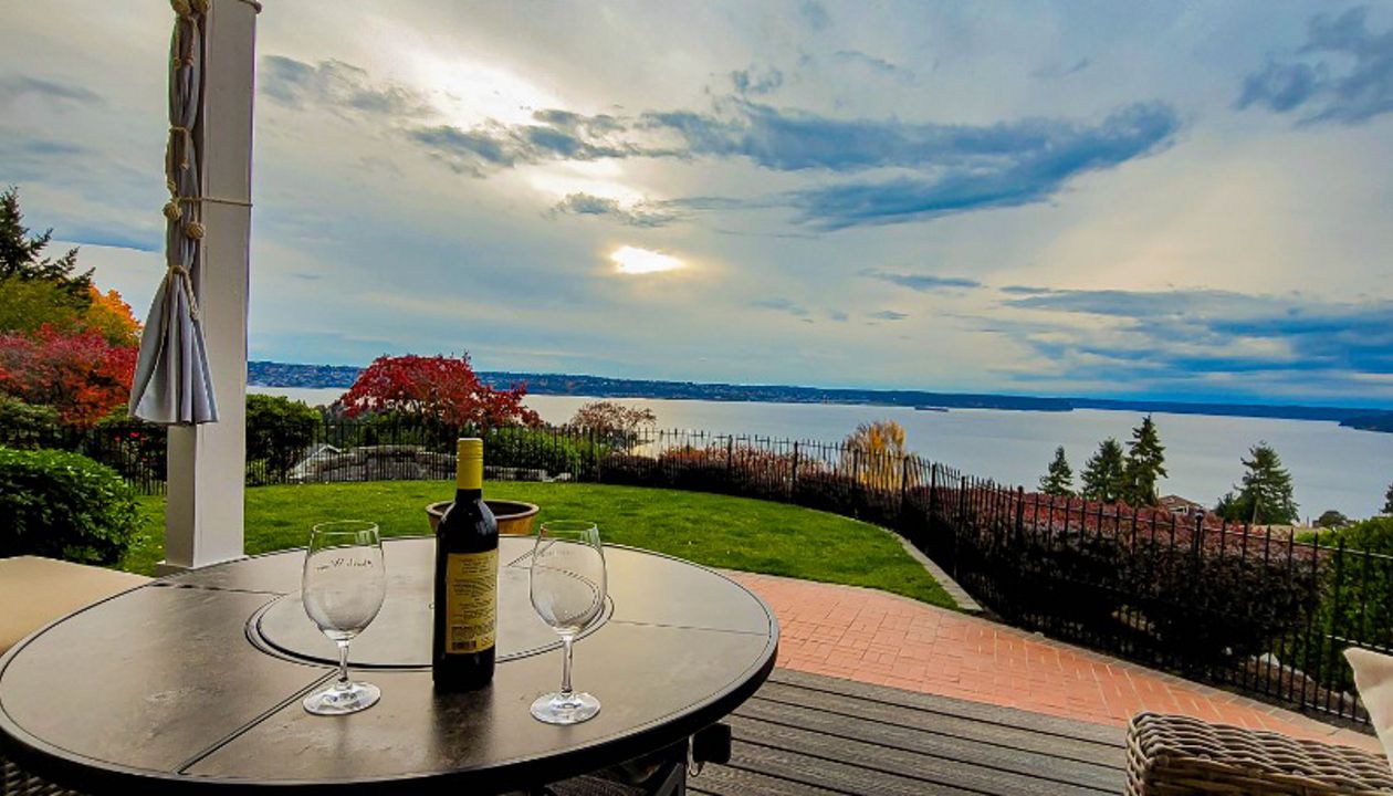 Trex Coastal Bluff, Handmade Top Railing, Crows Nest top Deck