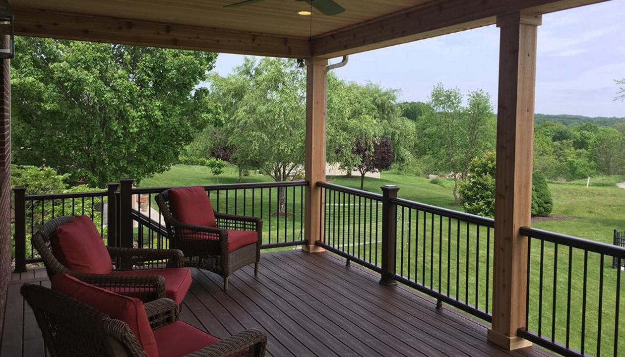 Trex Fire Pit with Covered Roof in Cedar