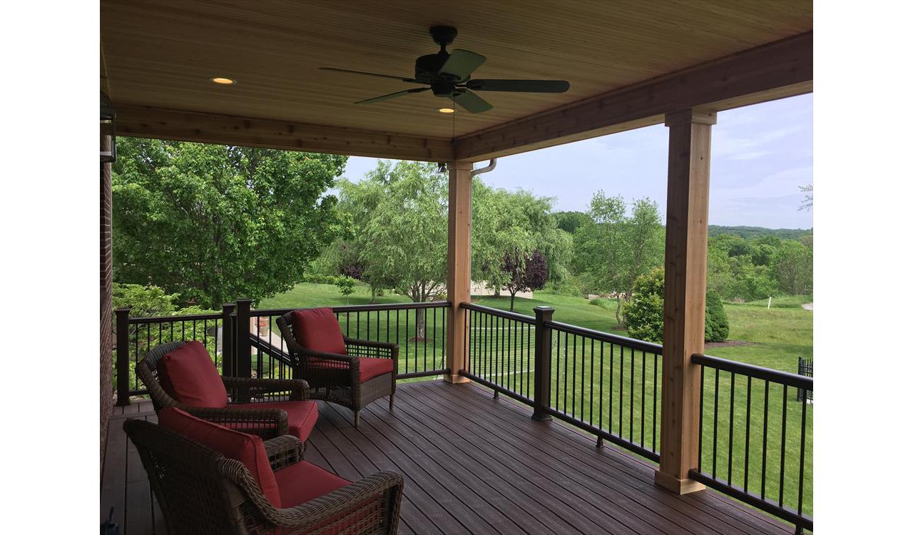 Trex Fire Pit with Covered Roof in Cedar