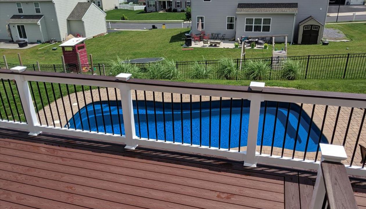 PVC Railings with Trex Cocktail Rail