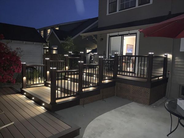 Trex Transcend Tiki Torch decking with Vintage Lantern boarder, Transcend Vintage Lantern railing with metal balusters and Trex lighting