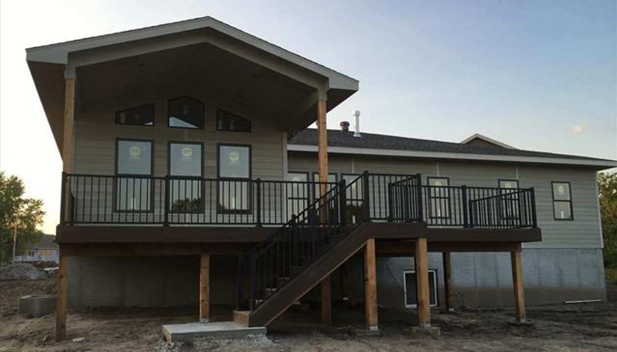 Trex Transcend and aluminum railing with a view, Omaha