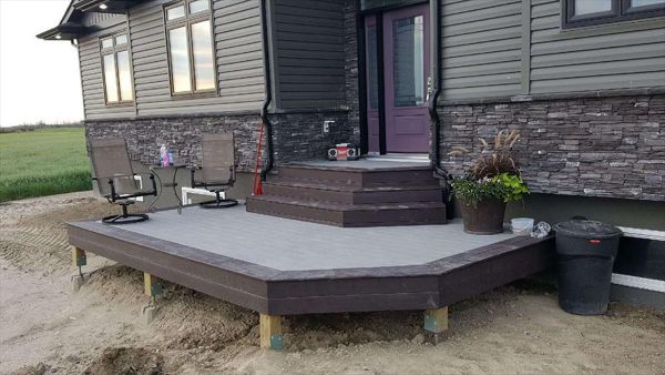 Beautiful Front Deck to enjoy the Rural Scenery