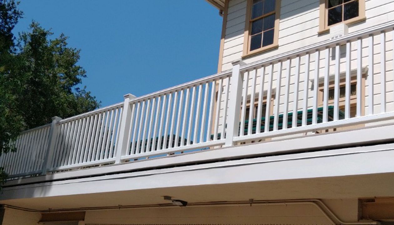 Classic Signatures Handrail Stagecoach Museum