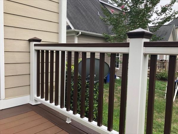 Trex Transcend White handrails with Lava Rock 2x4 cap provides a great look and a place to set your beverage.