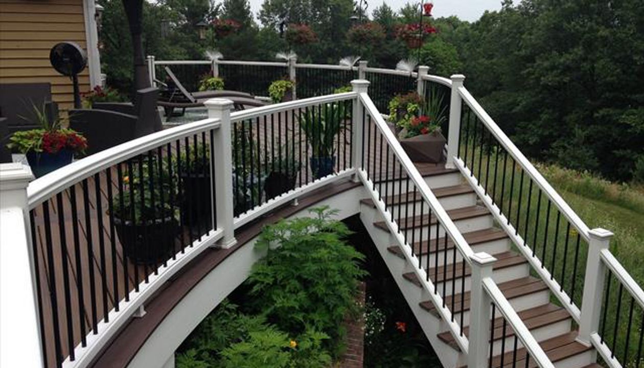 Trex Transcend rail with aluminum balusters