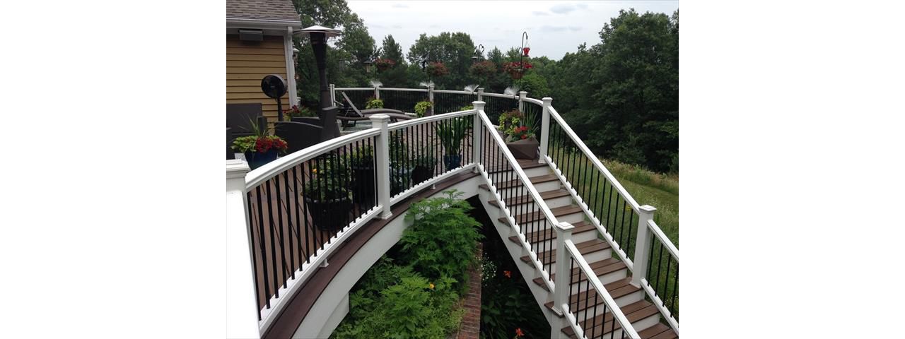 Trex Transcend rail with aluminum balusters