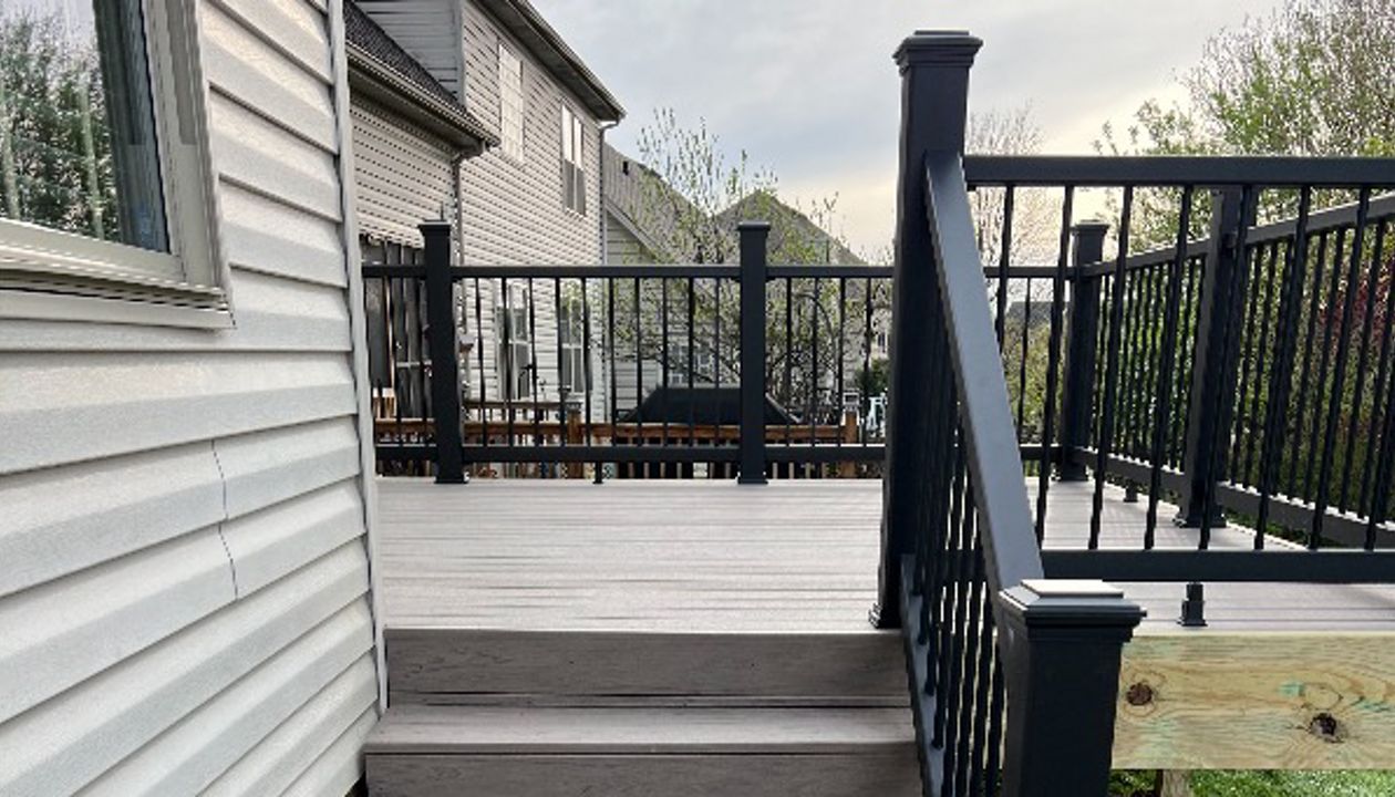 5 steps Biscayne With Black Rail