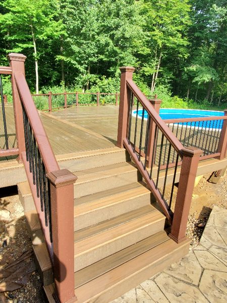 South Lyon - Toasted Sand border with Coastal bluff decking