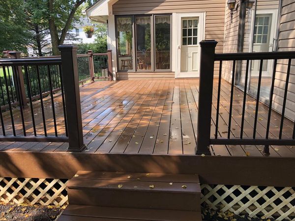 Low level deck installed with Trex Saddle Brown decking.