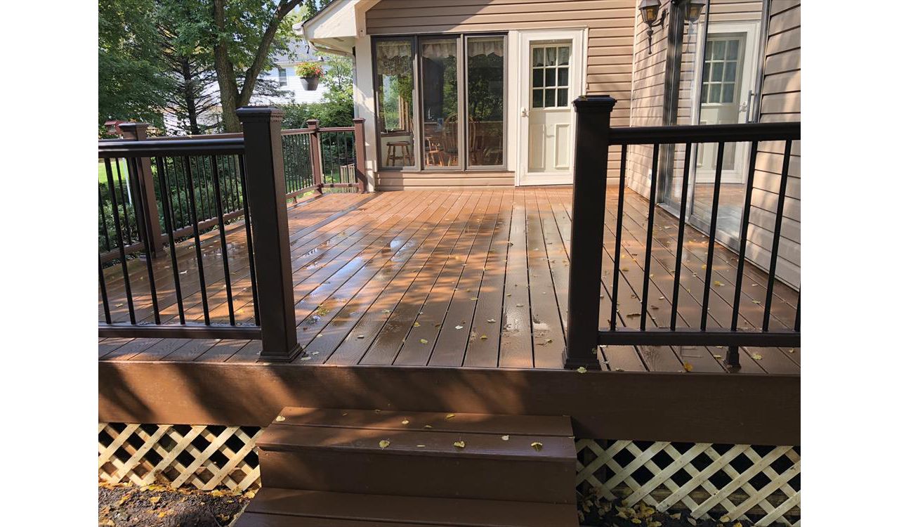 Low level deck installed with Trex Saddle Brown decking.
