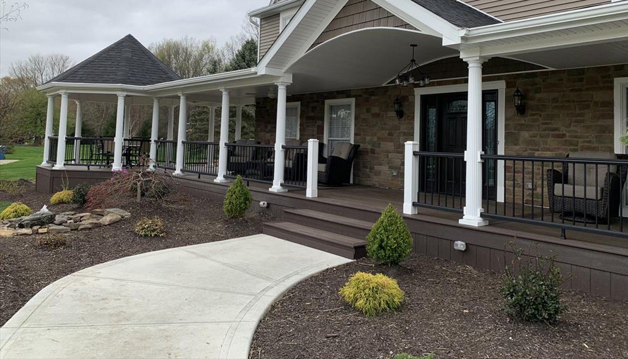 Transcend Spiced Rum with Vintage Lantern trim Transcend Charcoal Black Rail