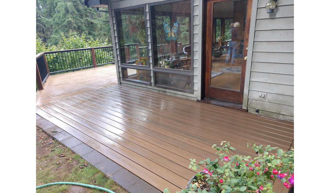 Trex Toasted Sand with Transcend Cocktail Railing