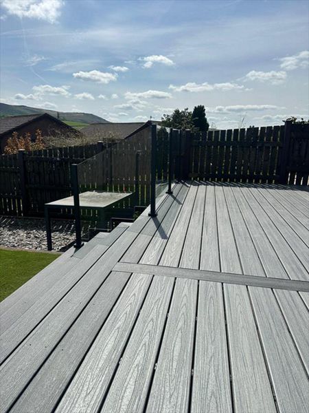 TREX Transcend Island Mist Decking with TREX Enhance Naturals Calm Water Borders completed in Diggle