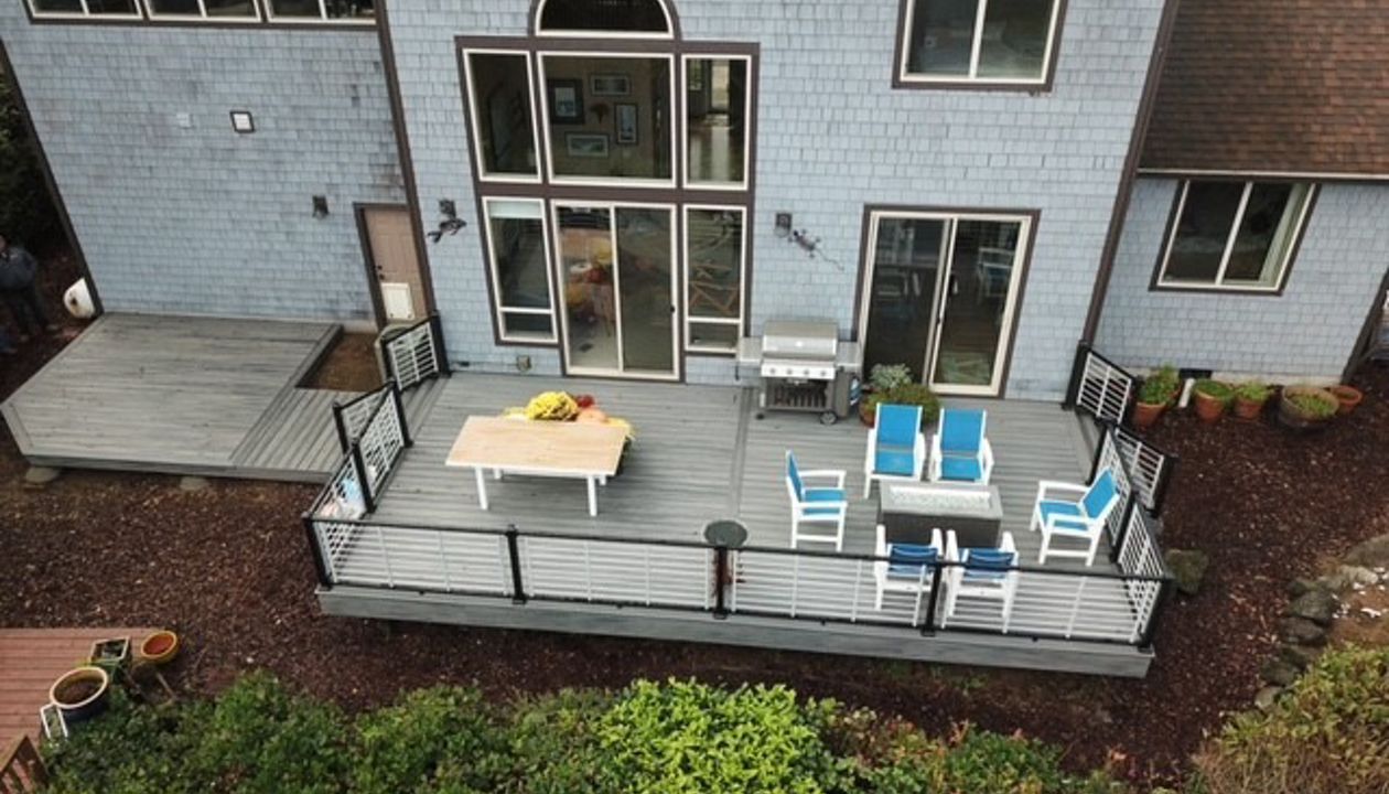 Trex Island Mist Deck with Trex Signature Rod Rail