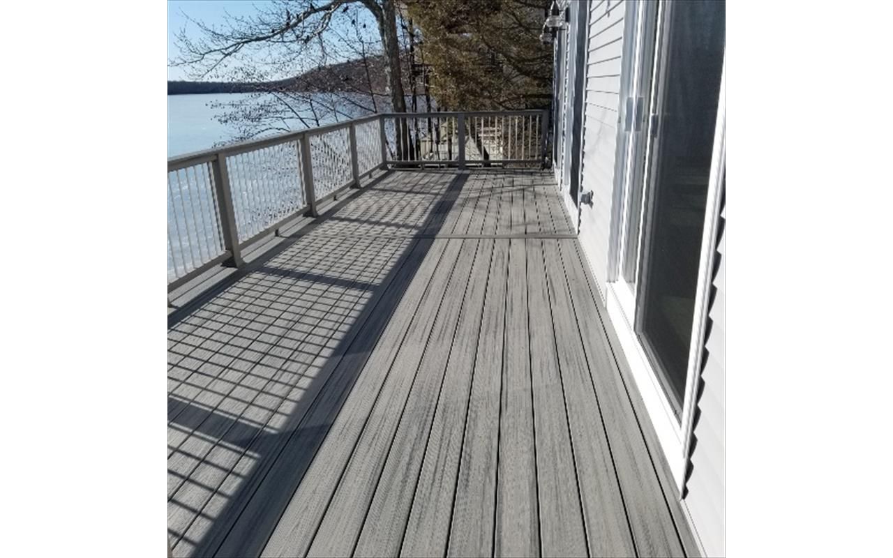Trex Transcend Island Mist Decking, Hidden Fasteners, Cocktail Railing, Gravel Path Post Sleeve Covers, Top/Bottom Universal Rails & White Round Balusters