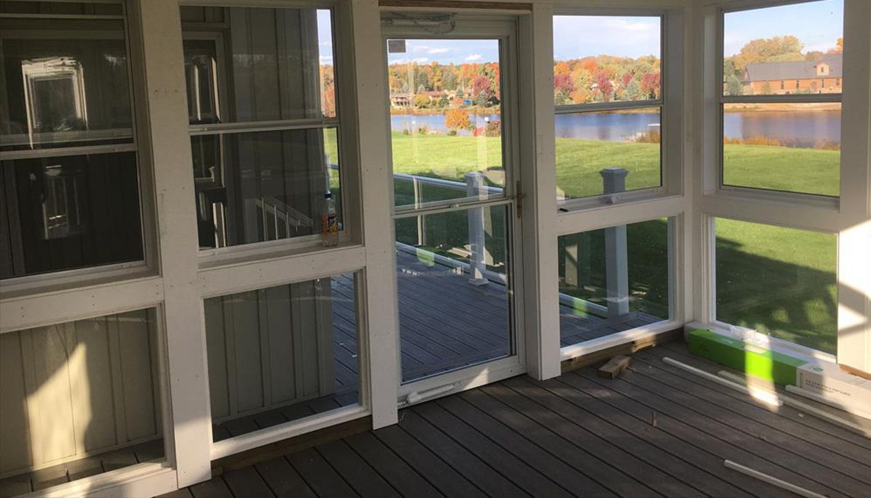 Trex select, 3 season screened porch. Davisburg