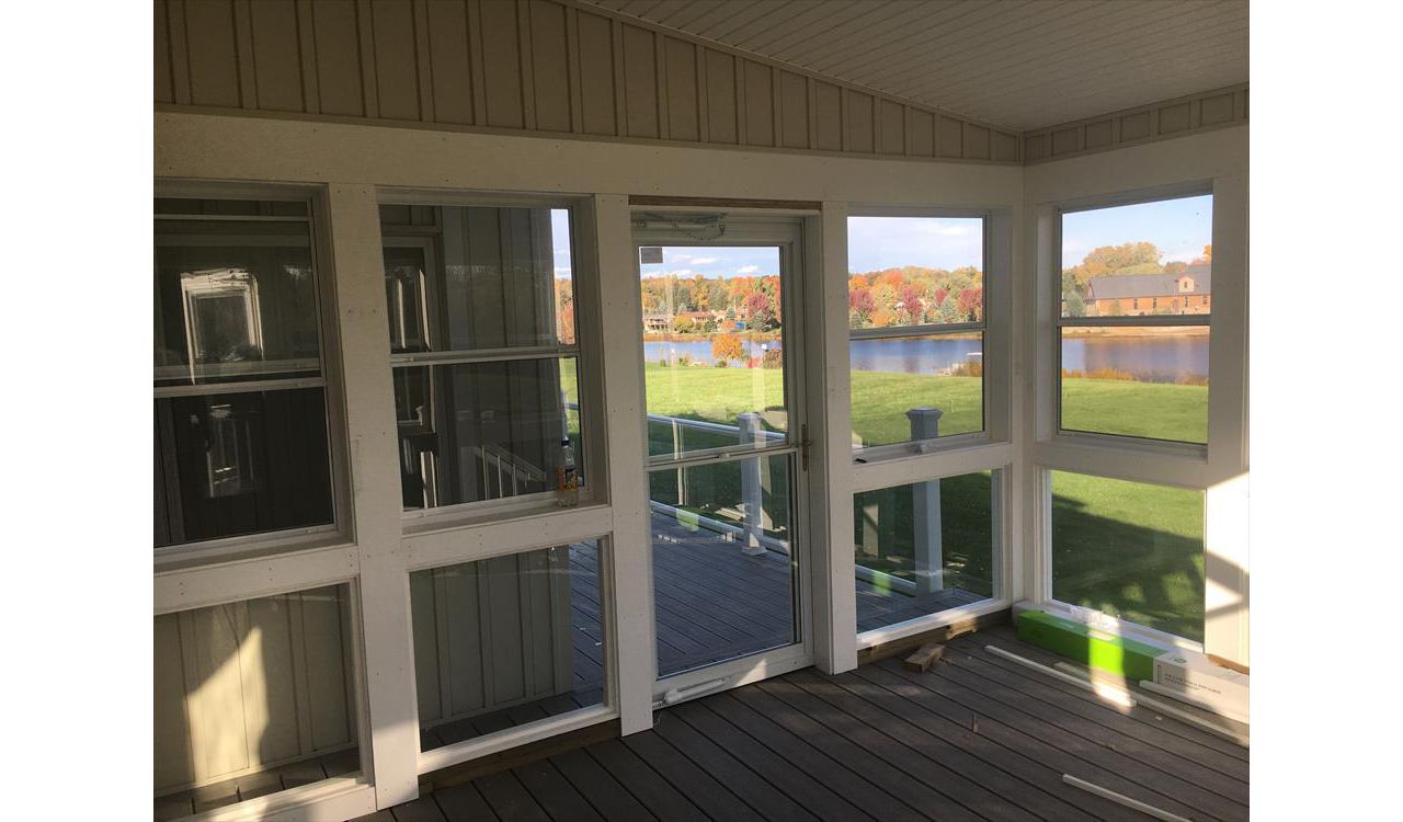 Trex select, 3 season screened porch. Davisburg