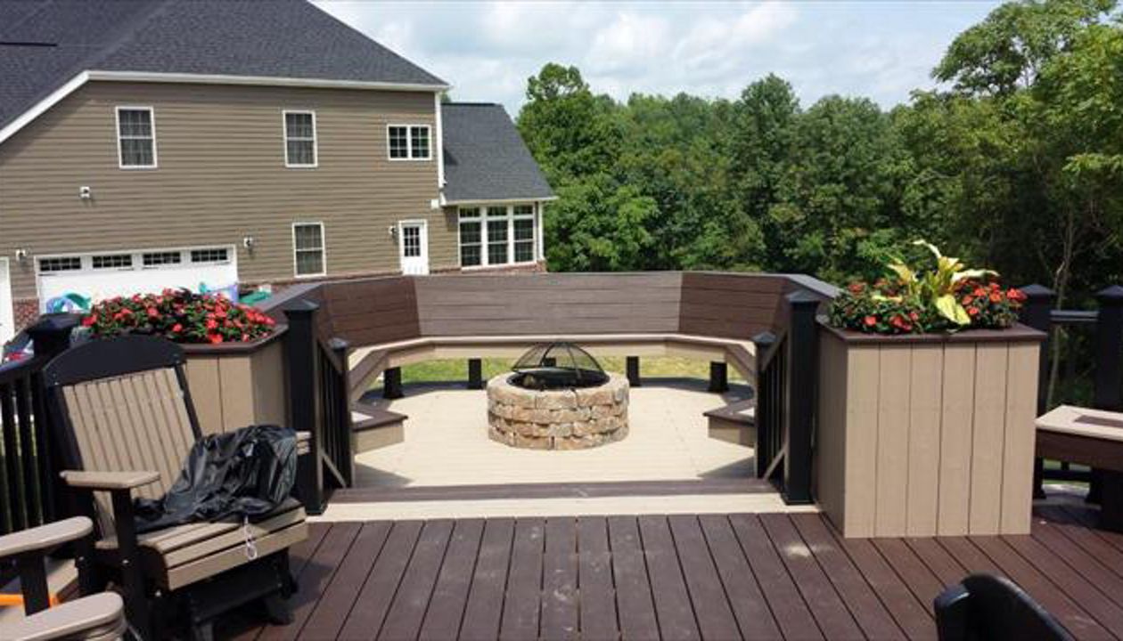 Trex Transcend Vintage Lantern &amp;amp; Tree House