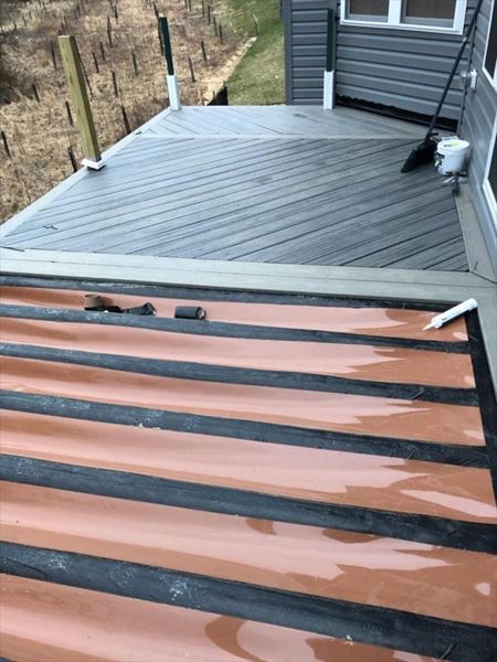 Trex Transcend Island Mist with Gravel Path picture frame and RainEscape drainage system