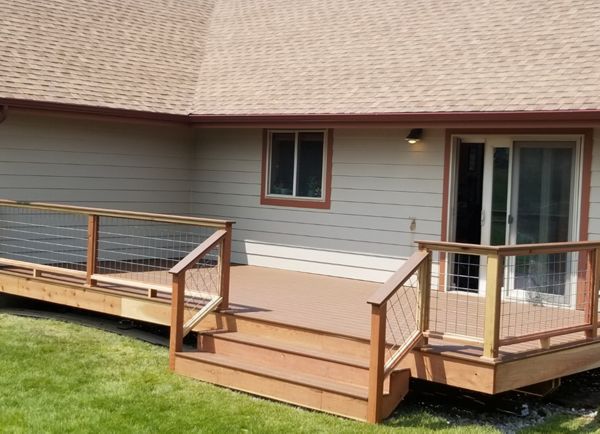 12' x 26' Trex Enhance Saddle w/ wood/hog panel railing