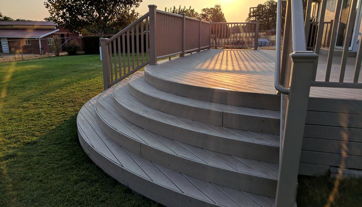 Custom Trex Rope Swing curved deck in Redding CA with Trex Transcend railing and multiple stairways. Majestic Builders is proud to provide top quality composite decks that will last a lifetime.