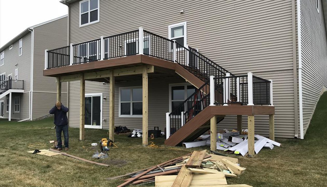 Plymouth, MN deck with Trex Havana Gold composite decking