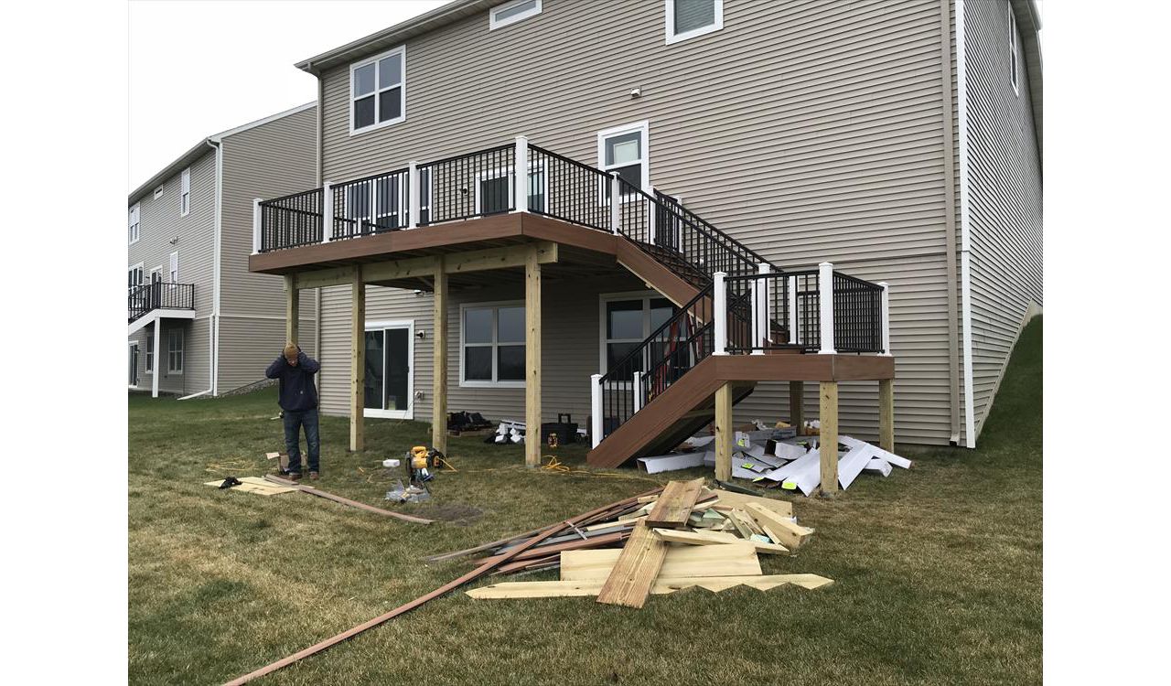 Plymouth, MN deck with Trex Havana Gold composite decking