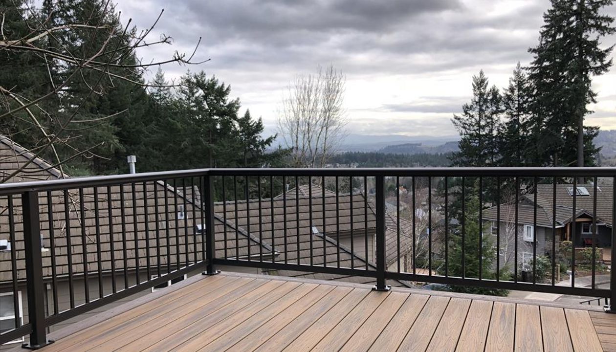 Happy Valley, OR. Trex Havana Gold decking.